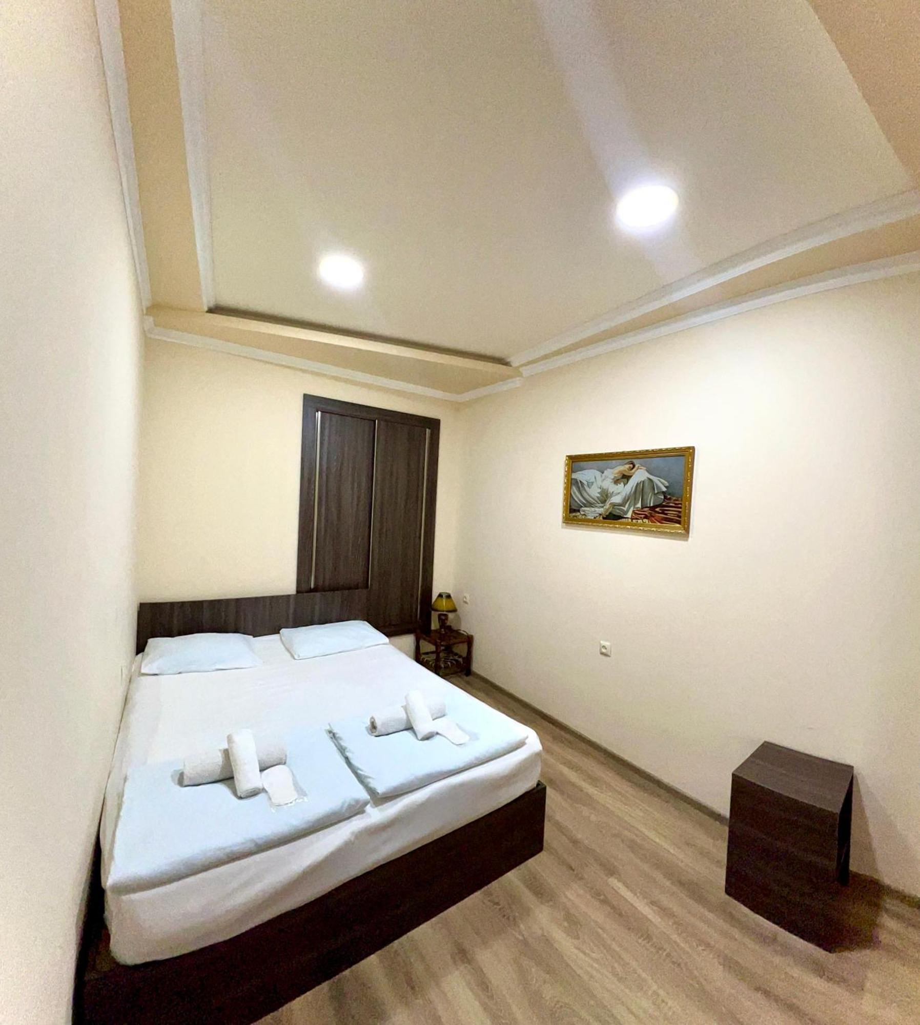 Domino Yerevan Hostel And Hotel エクステリア 写真